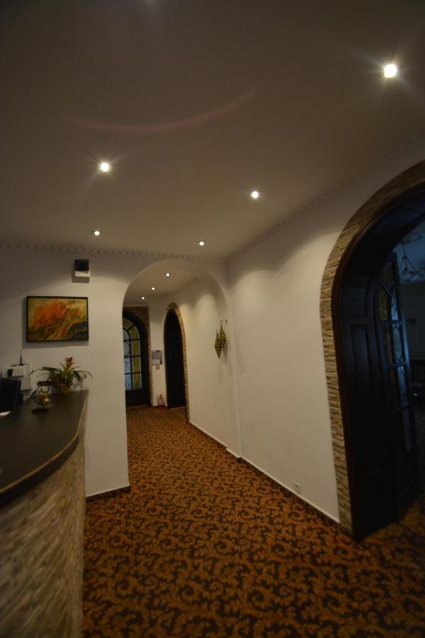 Gala - Guesthouse Oradea Luaran gambar