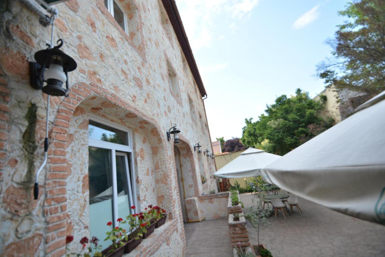 Gala - Guesthouse Oradea Luaran gambar