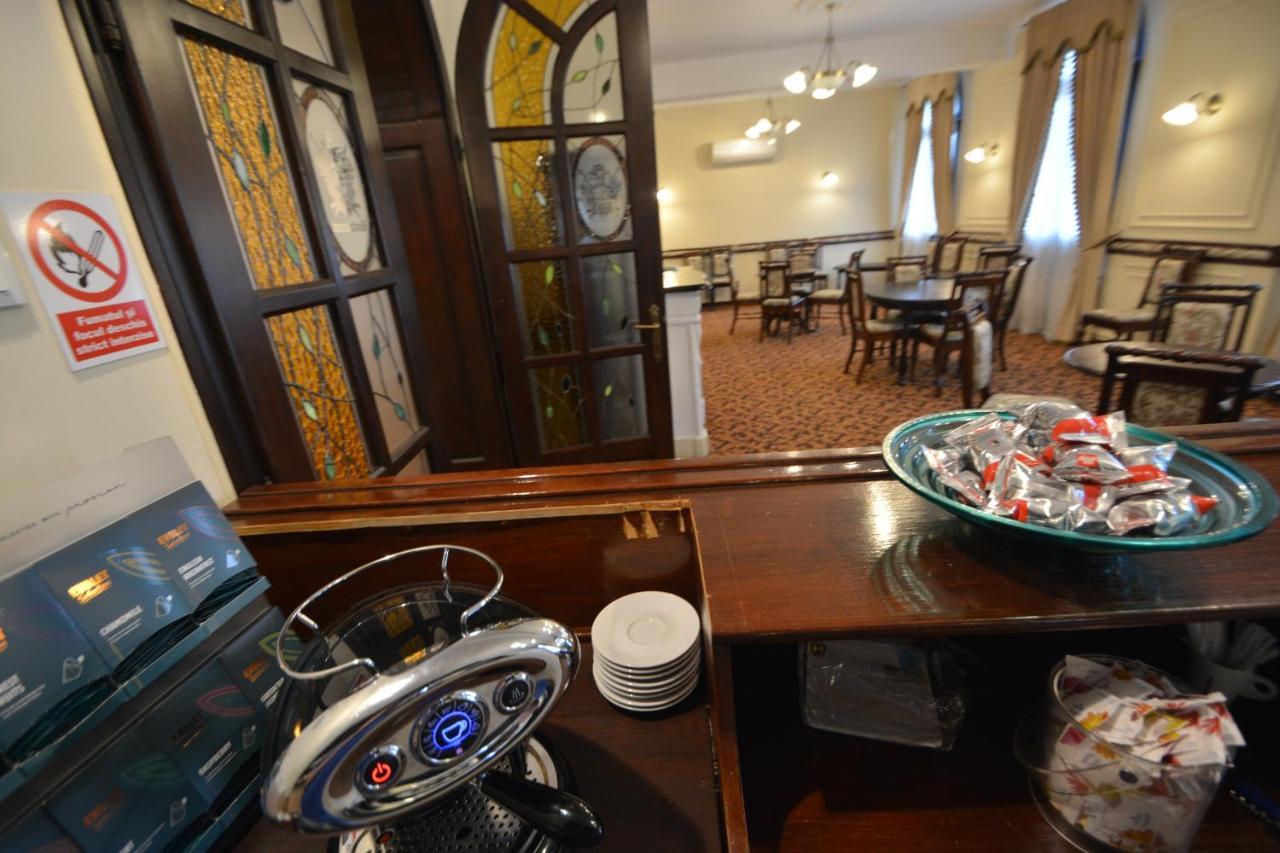 Gala - Guesthouse Oradea Luaran gambar