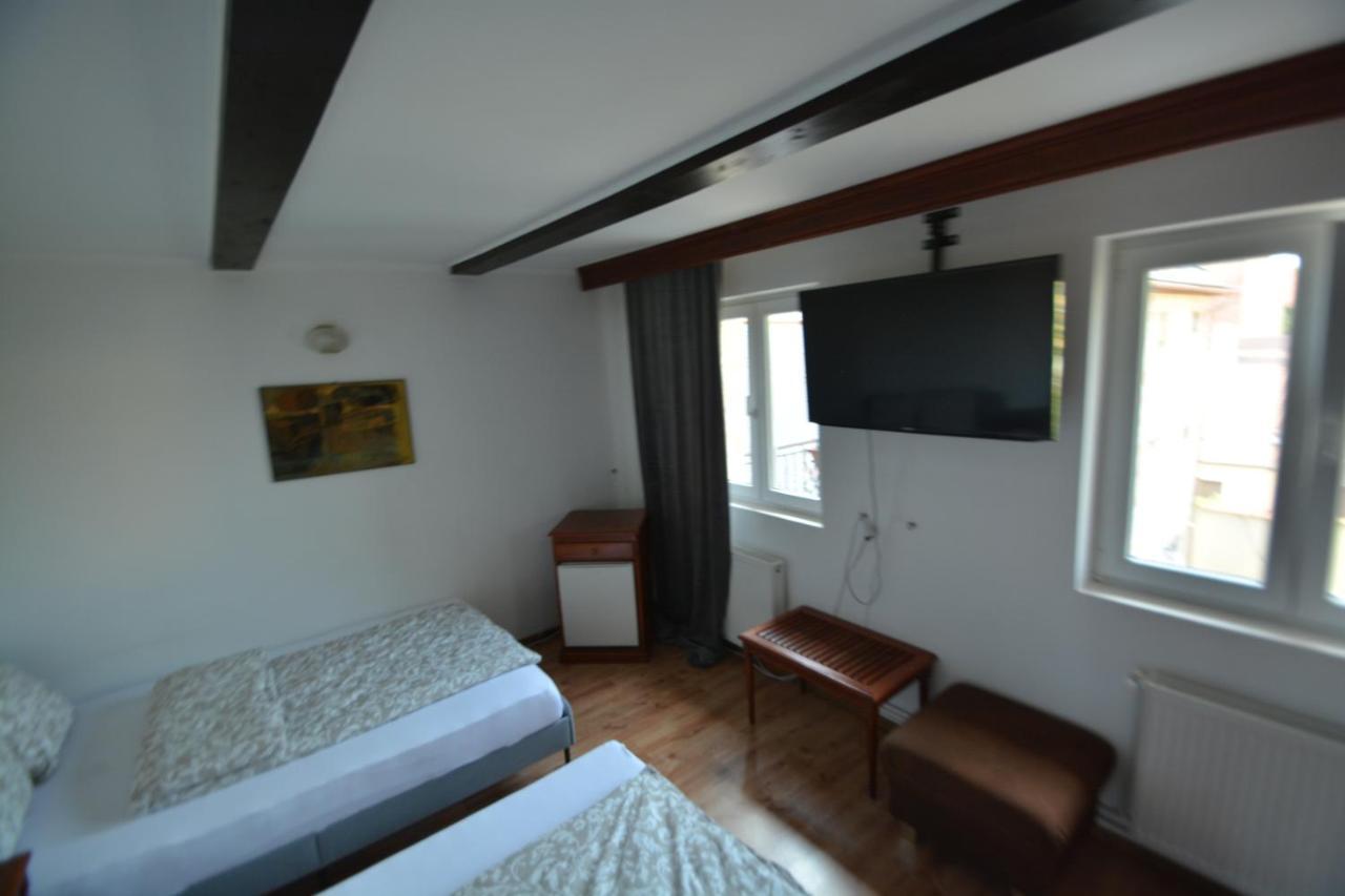 Gala - Guesthouse Oradea Luaran gambar