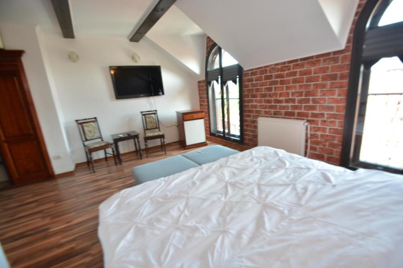 Gala - Guesthouse Oradea Luaran gambar