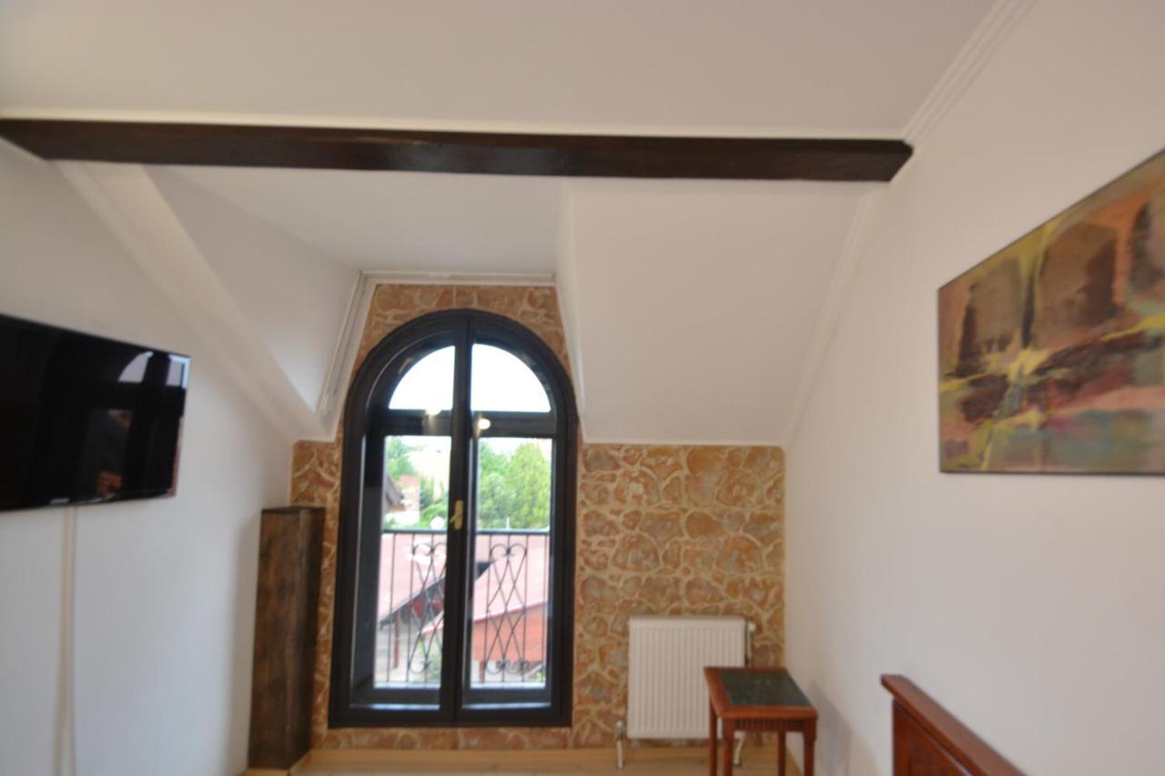 Gala - Guesthouse Oradea Luaran gambar