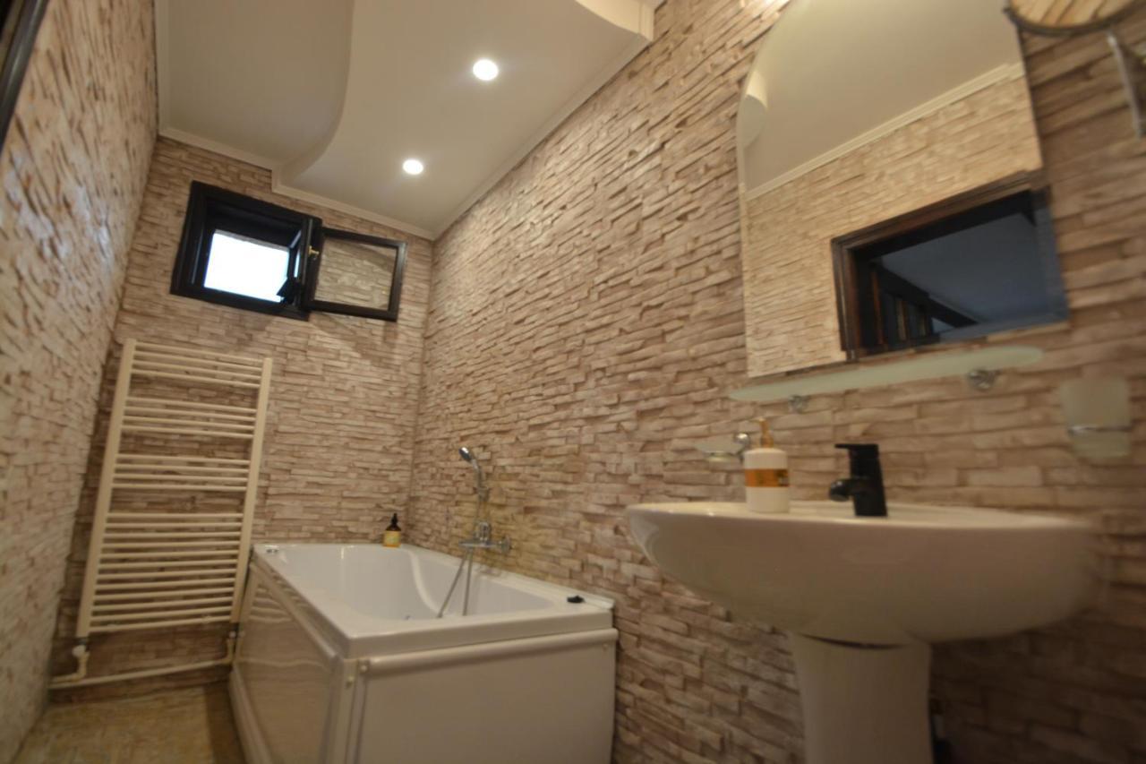 Gala - Guesthouse Oradea Luaran gambar