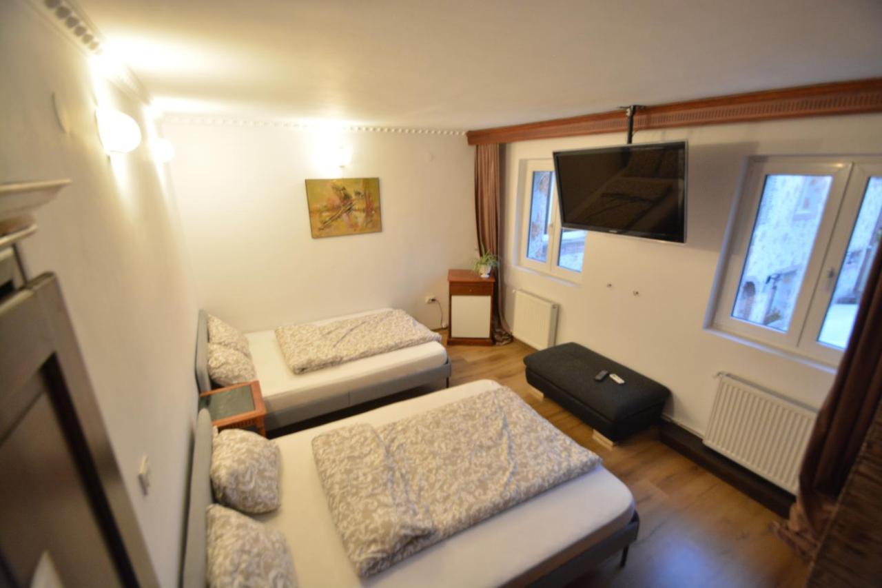Gala - Guesthouse Oradea Luaran gambar