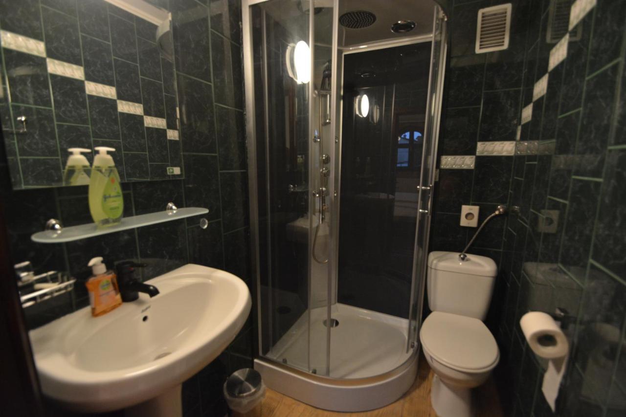 Gala - Guesthouse Oradea Luaran gambar