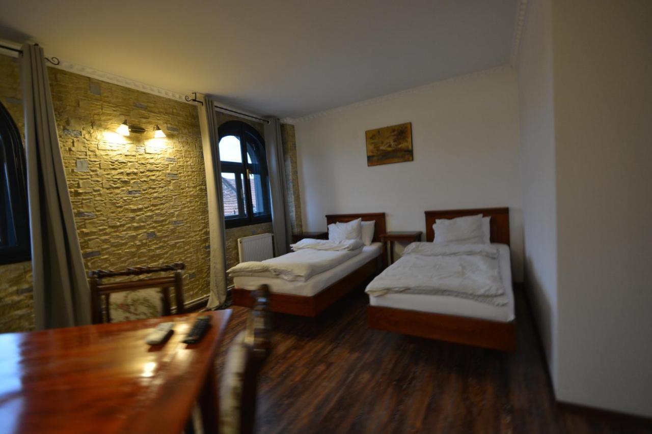 Gala - Guesthouse Oradea Luaran gambar
