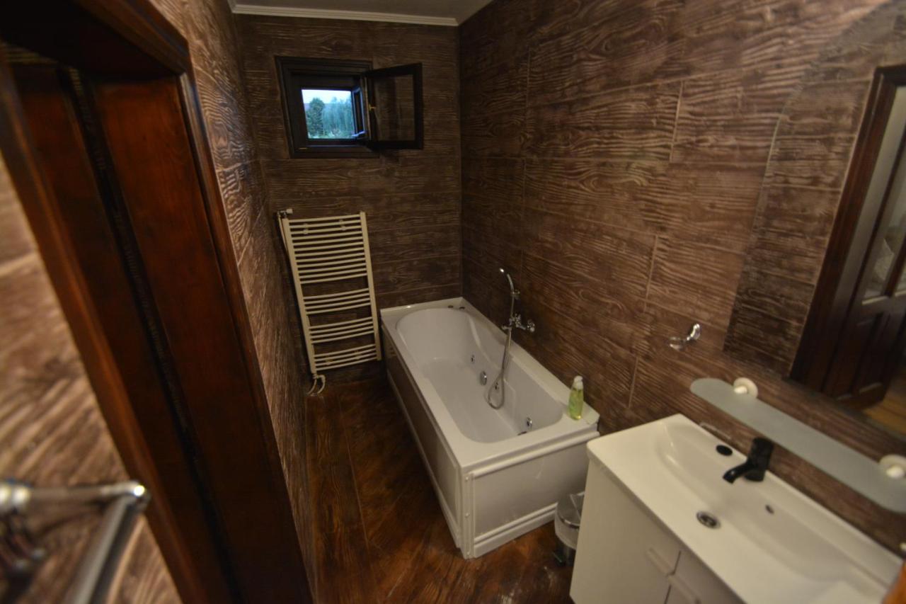 Gala - Guesthouse Oradea Luaran gambar