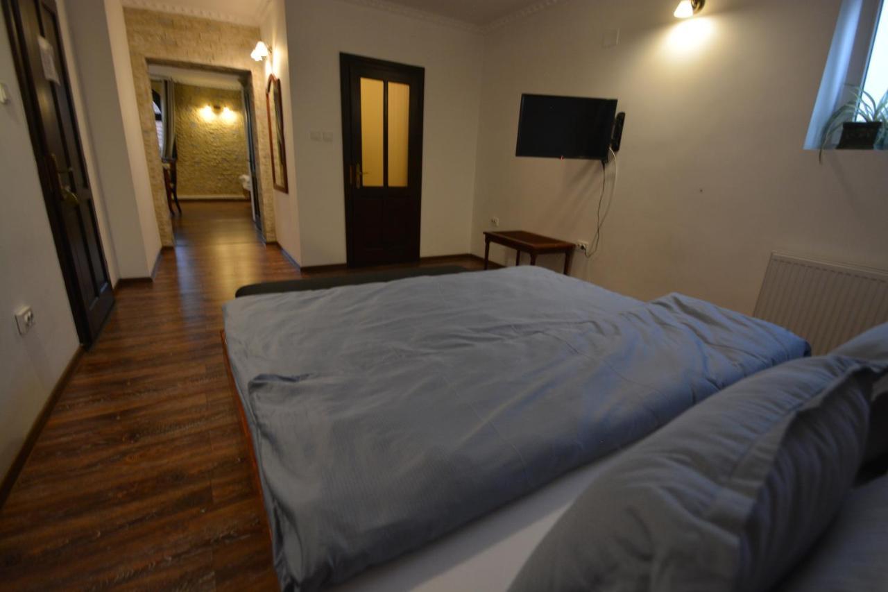 Gala - Guesthouse Oradea Luaran gambar