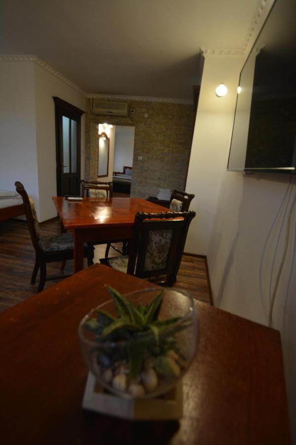 Gala - Guesthouse Oradea Luaran gambar