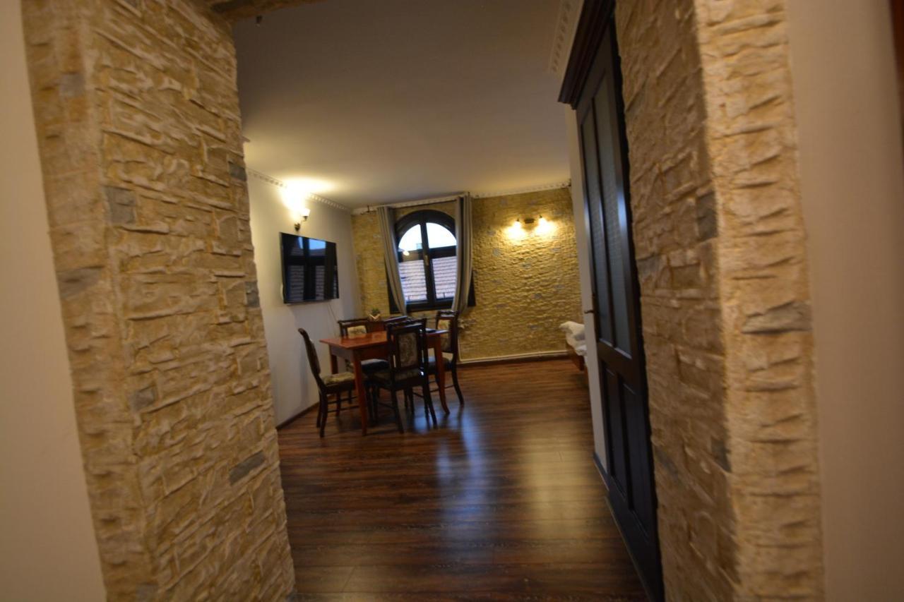Gala - Guesthouse Oradea Luaran gambar